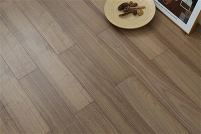 Noce speciale su pavimenti in rovere
